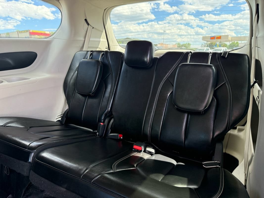 Used 2024 Chrysler Pacifica Touring-L FWD image 18