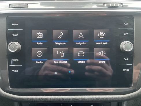 Certified 2023 Volkswagen Tiguan SEL R-Line image 18