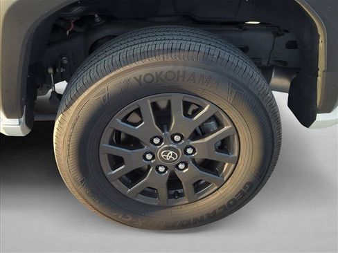 Certified 2025 Toyota 4Runner SR5 AWD/4WD image 6