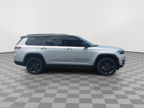 Used 2023 Jeep Grand Cherokee L Laredo AWD/4WD image 9