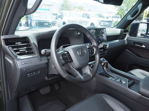 Used 2025 Lexus GX 550 w/ Cold Area Package AWD/4WD image 13