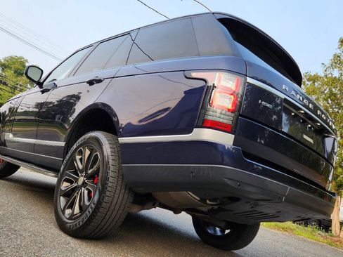 Used 2017 Land Rover Range Rover HSE image 4
