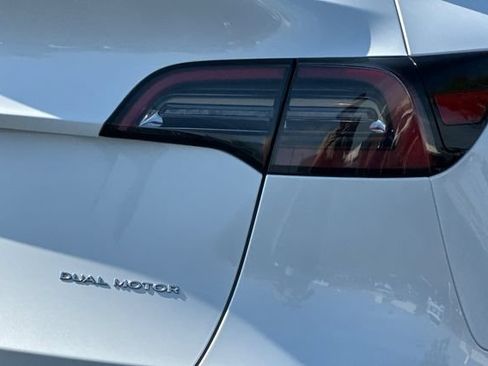 Used 2023 Tesla Model Y AWD image 31