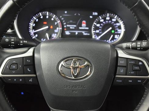 Certified 2022 Toyota Highlander XLE image 23