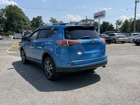 Used 2018 Toyota RAV4 LE AWD/4WD image 18
