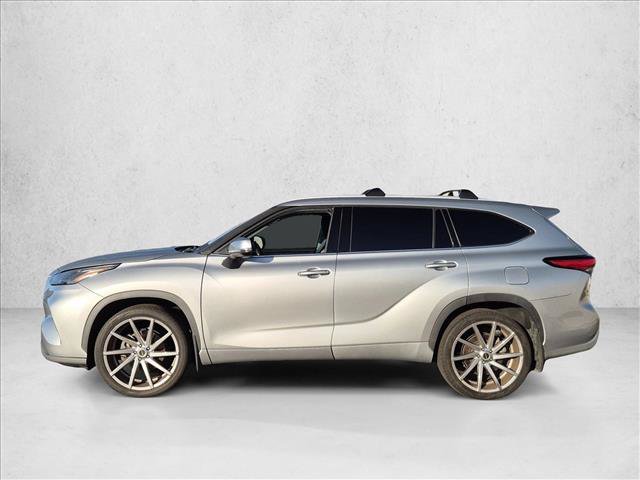 Used 2022 Toyota Highlander XLE FWD image 8