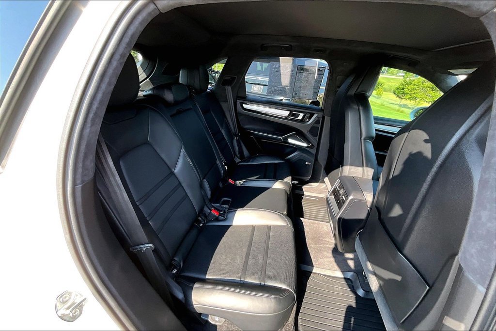 Used 2023 Porsche Cayenne Turbo AWD/4WD image 27
