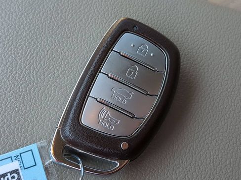 Used 2020 Hyundai Elantra Value Edition FWD image 37