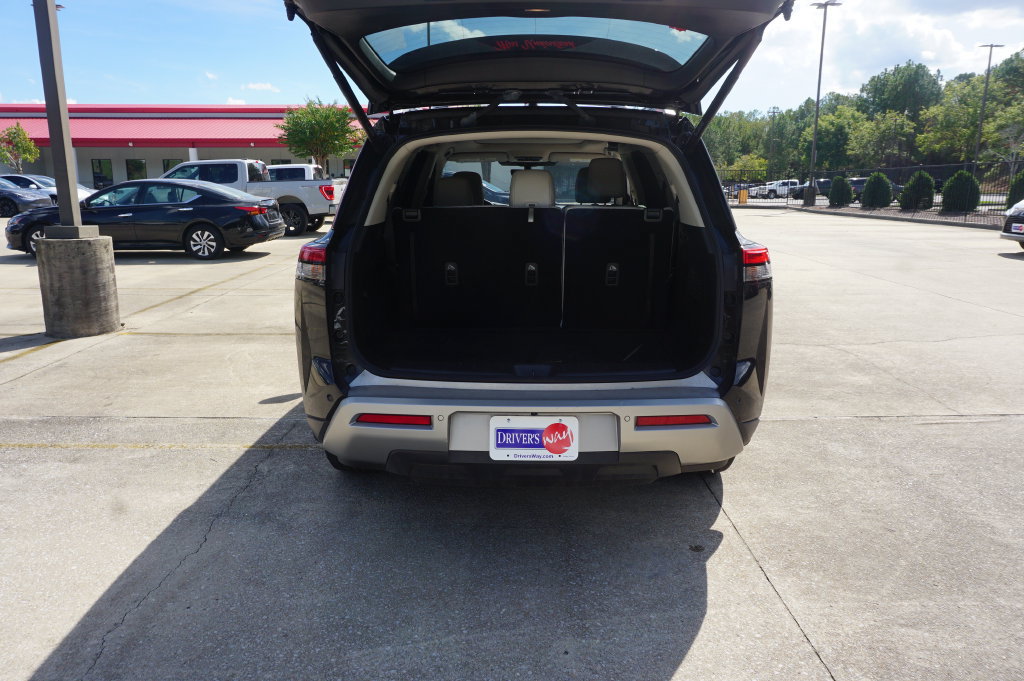 Used 2024 Nissan Pathfinder SL w/ SL Premium Package FWD image 18