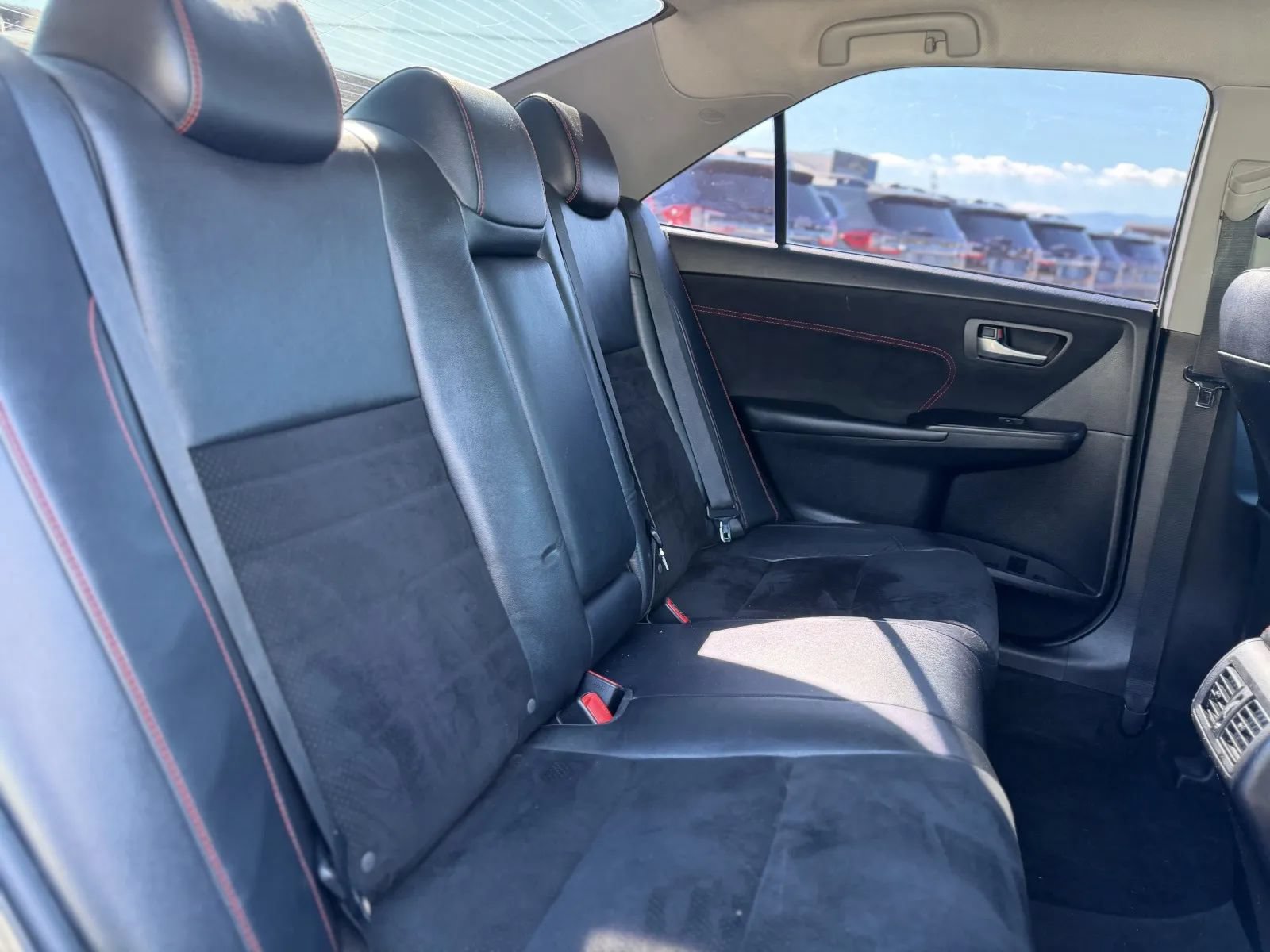 Used 2015 Toyota Camry XSE FWD image 17