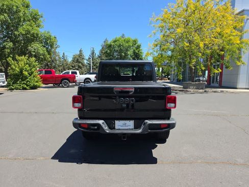 Used 2023 Jeep Gladiator Sport AWD/4WD image 4