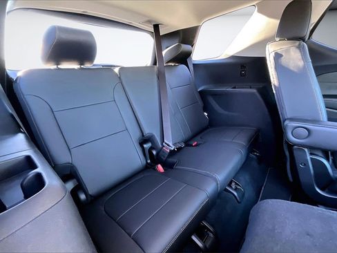 Used 2021 Chevrolet Traverse LT image 25