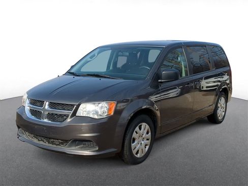 Used 2018 Dodge Grand Caravan SE image 4