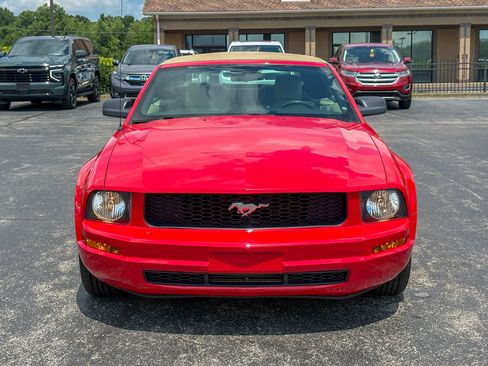 Used 2009 Ford Mustang Convertible RWD image 3