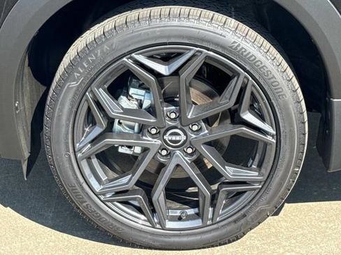 New 2025 Nissan Kicks Play S FWD image 6