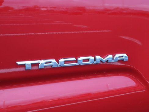 Used 2017 Toyota Tacoma TRD Sport w/ Tow Package AWD/4WD image 38
