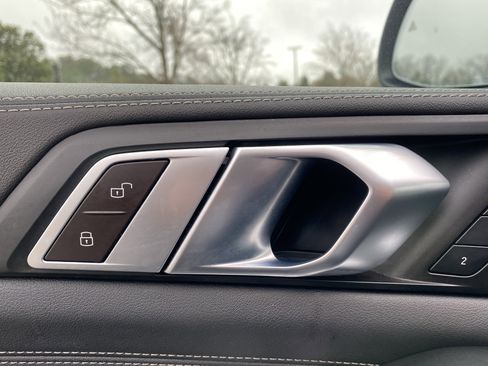 Used 2024 BMW X7 xDrive40i image 27