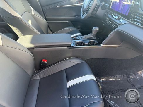 Used 2025 Toyota Camry SE w/ Multimedia Upgrade Package image 32