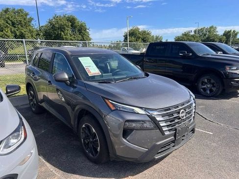 Used 2025 Nissan Rogue SV AWD/4WD image 1