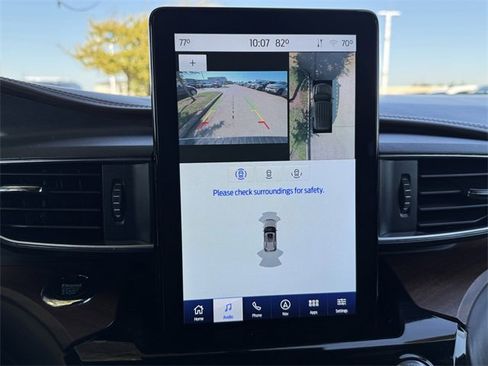 Used 2022 Ford Explorer King Ranch image 17