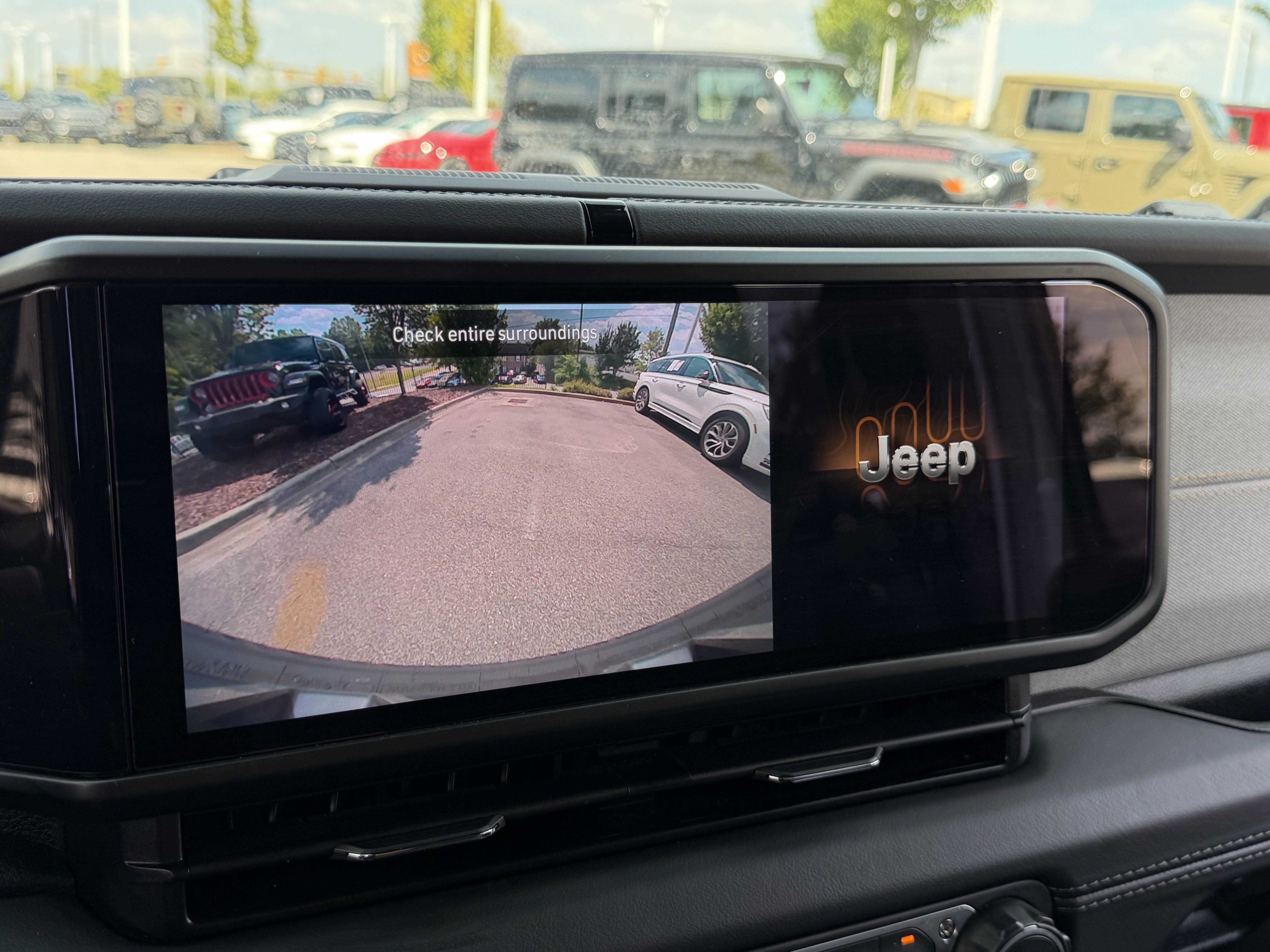 Used 2026 Jeep Wrangler Unlimited Sahara AWD/4WD image 25