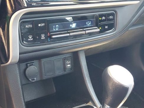 Used 2019 Toyota Corolla LE FWD image 27