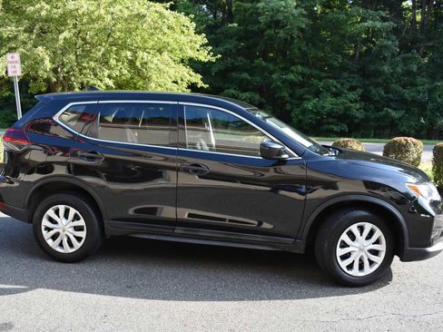 Used 2018 Nissan Rogue S AWD/4WD image 3