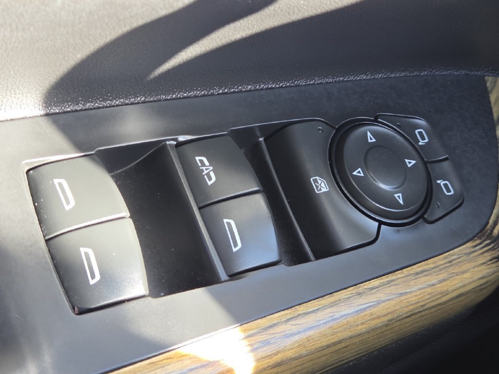 Used 2017 GMC Acadia Denali AWD/4WD image 9