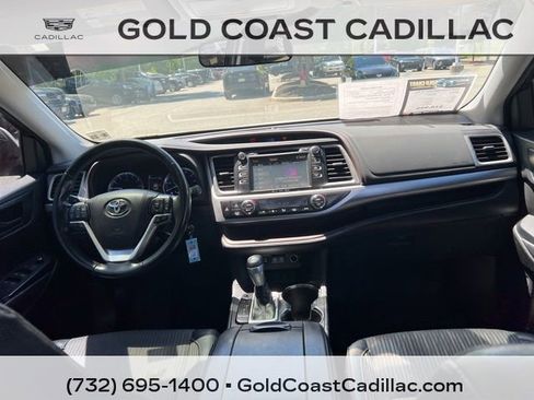 Used 2018 Toyota Highlander Plus AWD/4WD image 9