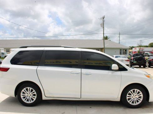 Used 2015 Toyota Sienna XLE FWD image 5
