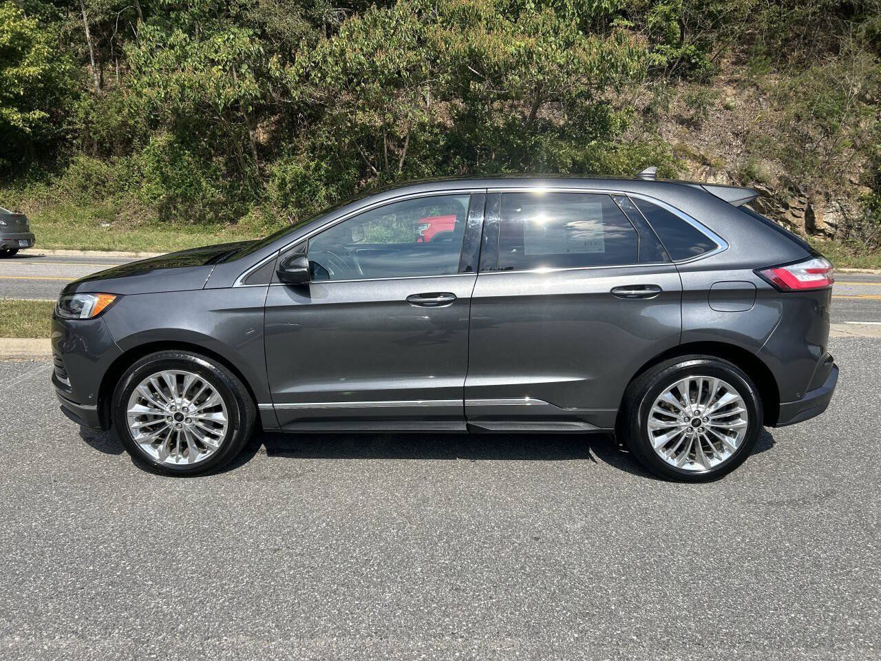 Used 2020 Ford Edge Titanium w/ Equipment Group 301A AWD/4WD image 3