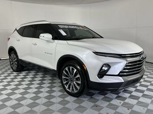 Used 2023 Chevrolet Blazer Premier FWD image 2