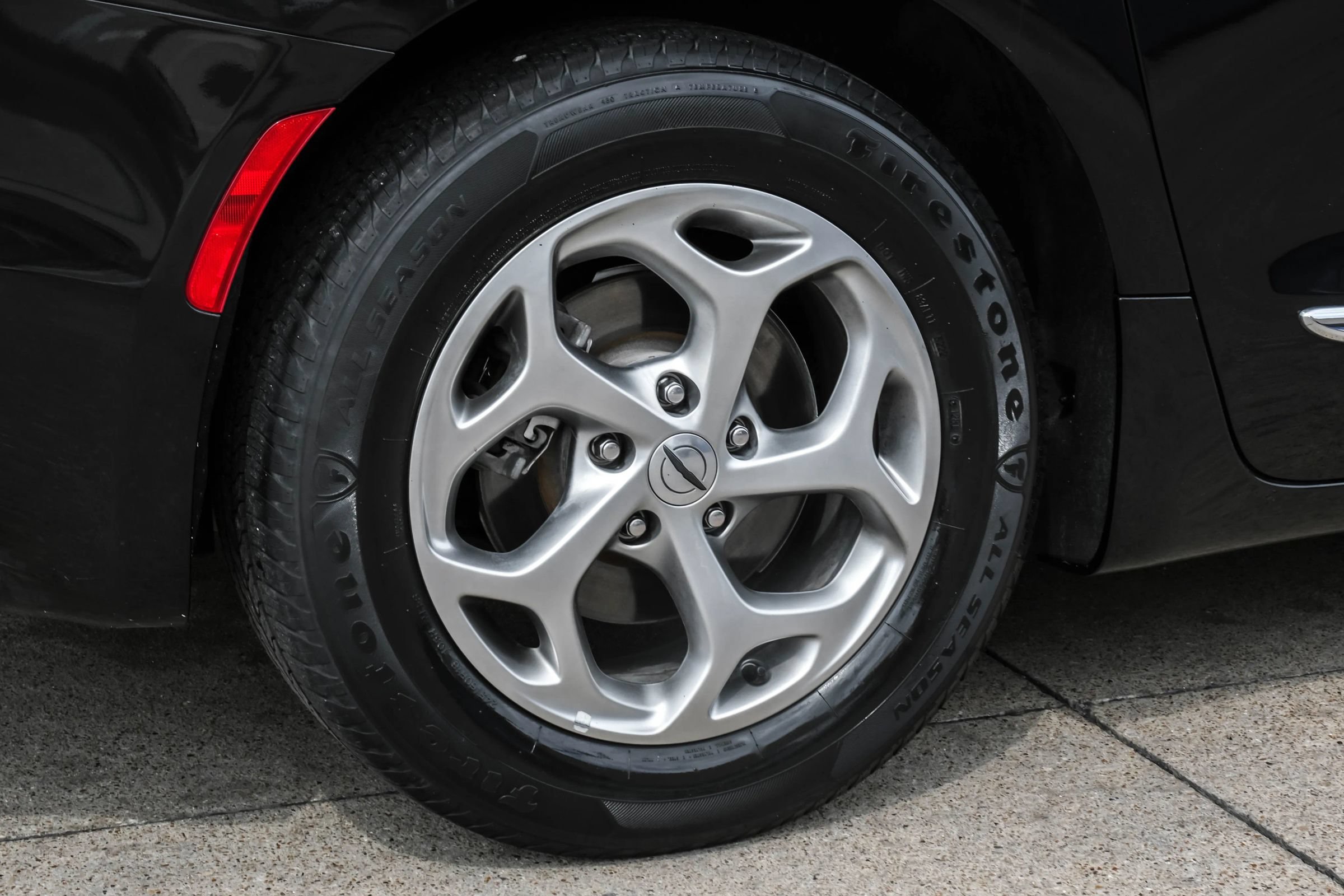 Used 2022 Chrysler Pacifica Limited FWD image 45