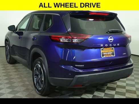 Used 2025 Nissan Rogue SV image 4