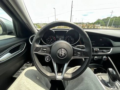 Used 2018 Alfa Romeo Giulia AWD image 31