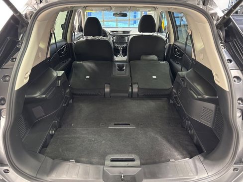 Used 2018 Nissan Rogue SV image 31