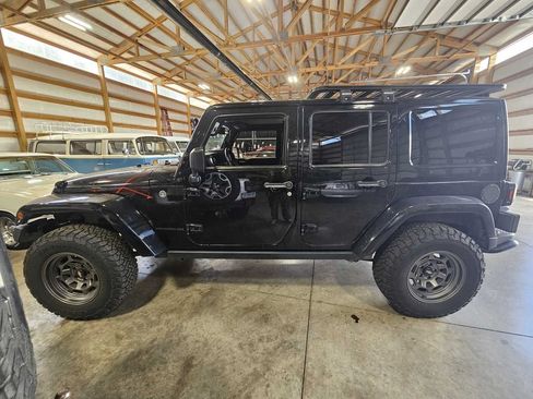 Used 2016 Jeep Wrangler Unlimited Sahara AWD/4WD image 5