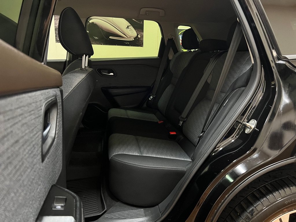 Used 2023 Nissan Rogue SV FWD image 33