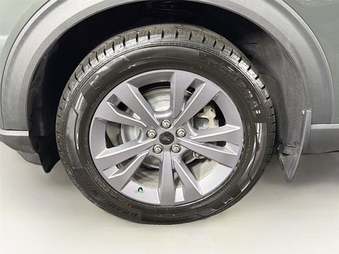 Used 2022 Ford Explorer XLT w/ Equipment Group 202A AWD/4WD image 32