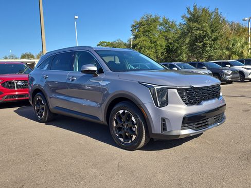 Certified 2025 Kia Sorento S image 2