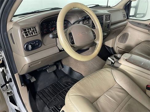 Used 2001 Ford Excursion Limited image 3