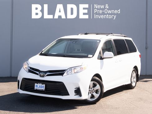 Used 2020 Toyota Sienna LE image 1