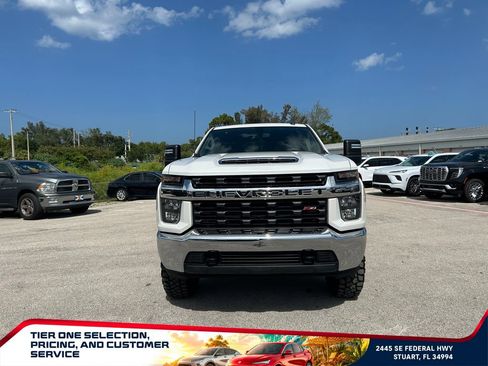 Used 2022 Chevrolet Silverado 2500 LT AWD/4WD image 3