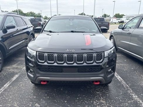 Used 2023 Jeep Compass Trailhawk w/ Sun and Sound Group AWD/4WD image 2