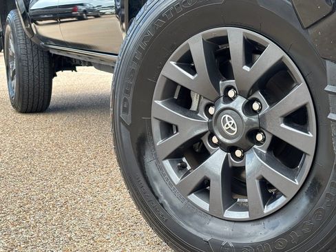 Used 2023 Toyota Tacoma SR5 RWD image 2