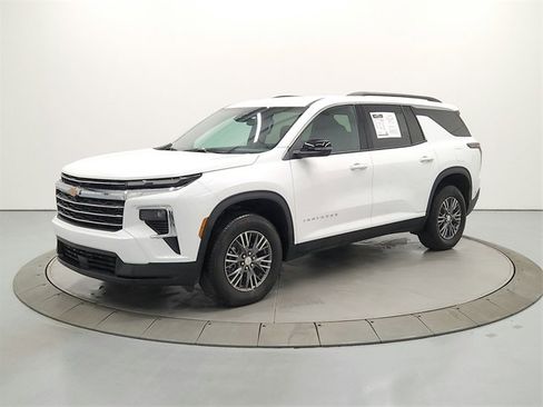 Used 2025 Chevrolet Traverse LT w/ LPO, Floor Liner Package image 3