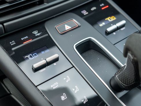 Certified 2025 Porsche Macan GTS image 37