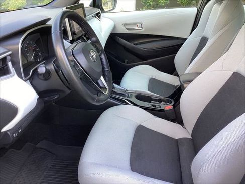 Certified 2025 Toyota Corolla SE w/ SE Package FWD image 3