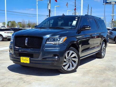 Used 2024 Lincoln Navigator L Reserve image 1