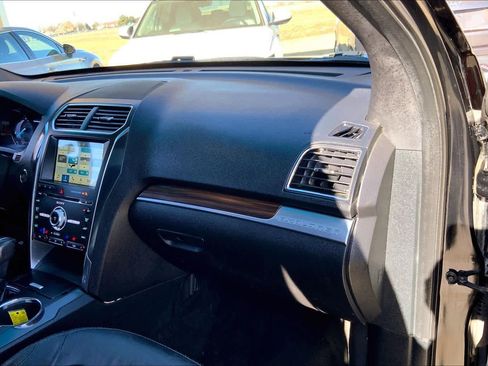 Used 2018 Ford Explorer Limited w/ Equipment Group 301A image 18